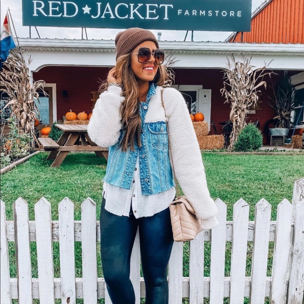 ABERCROMBIE & FITCH SHERPA JEAN JACKET🤍